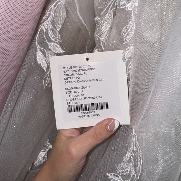 NWT Essense of Australia Wedding Dress - Picture 9 of 10